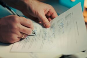 埼玉県和光市のアーチ行政書士事務所の契約書についての記事の写真